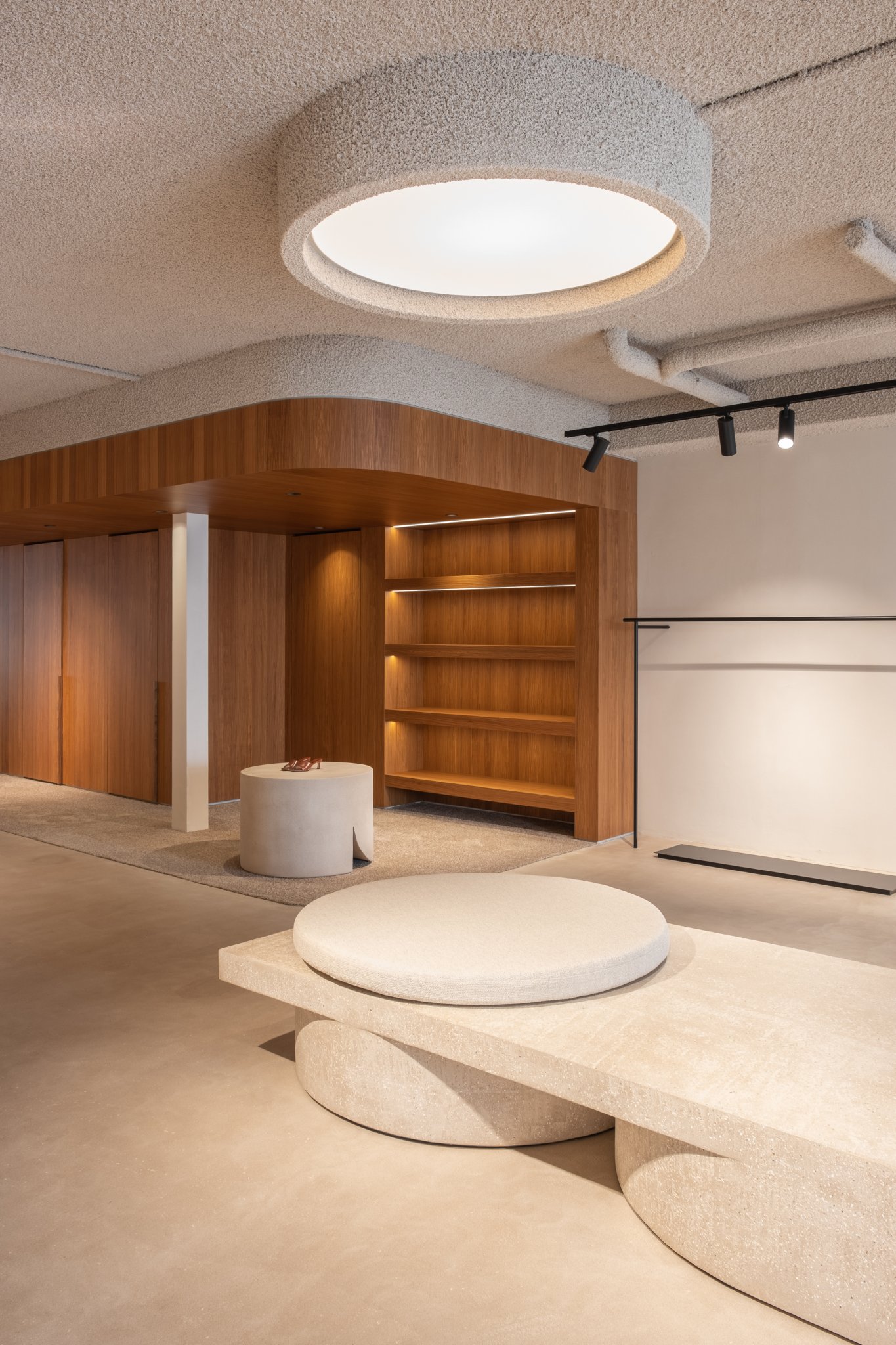 荷兰埃因霍温 Bylotte 高端时尚店丨Studio & Space-24