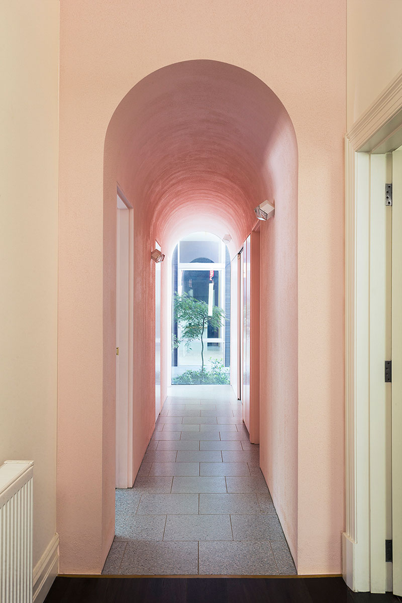 梦幻粉色调的澳洲获奖住宅-10