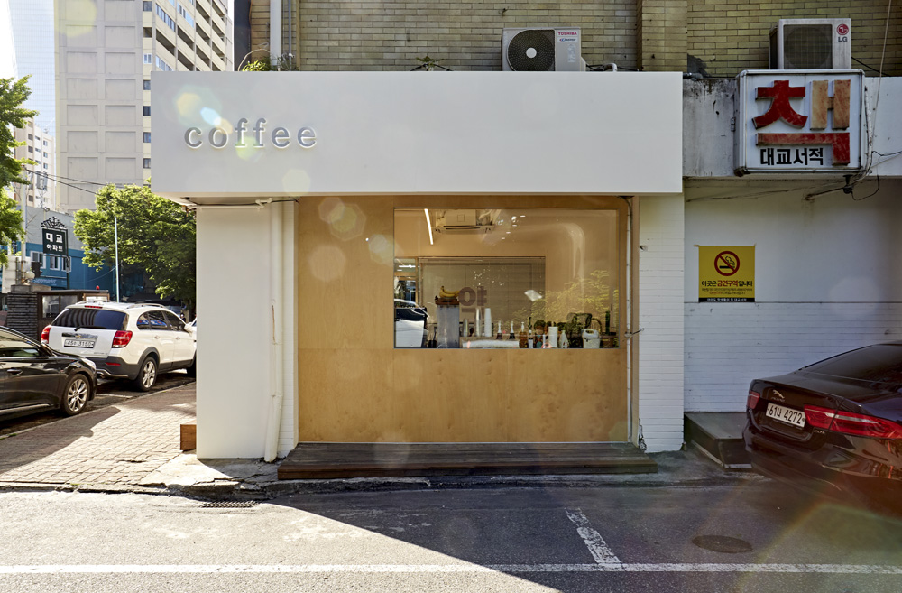 "白色木屋咖啡厅 | 温馨而时尚的设计"-3