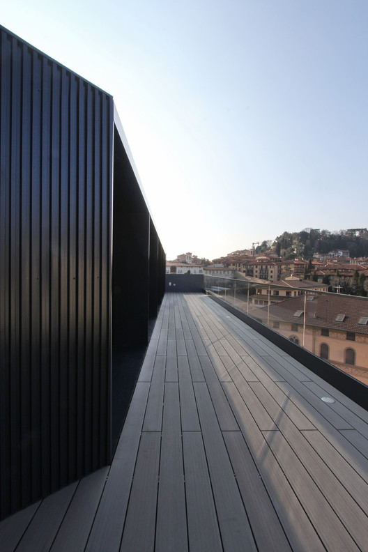 意大利贝尔加莫市中心的玻璃阁楼-22