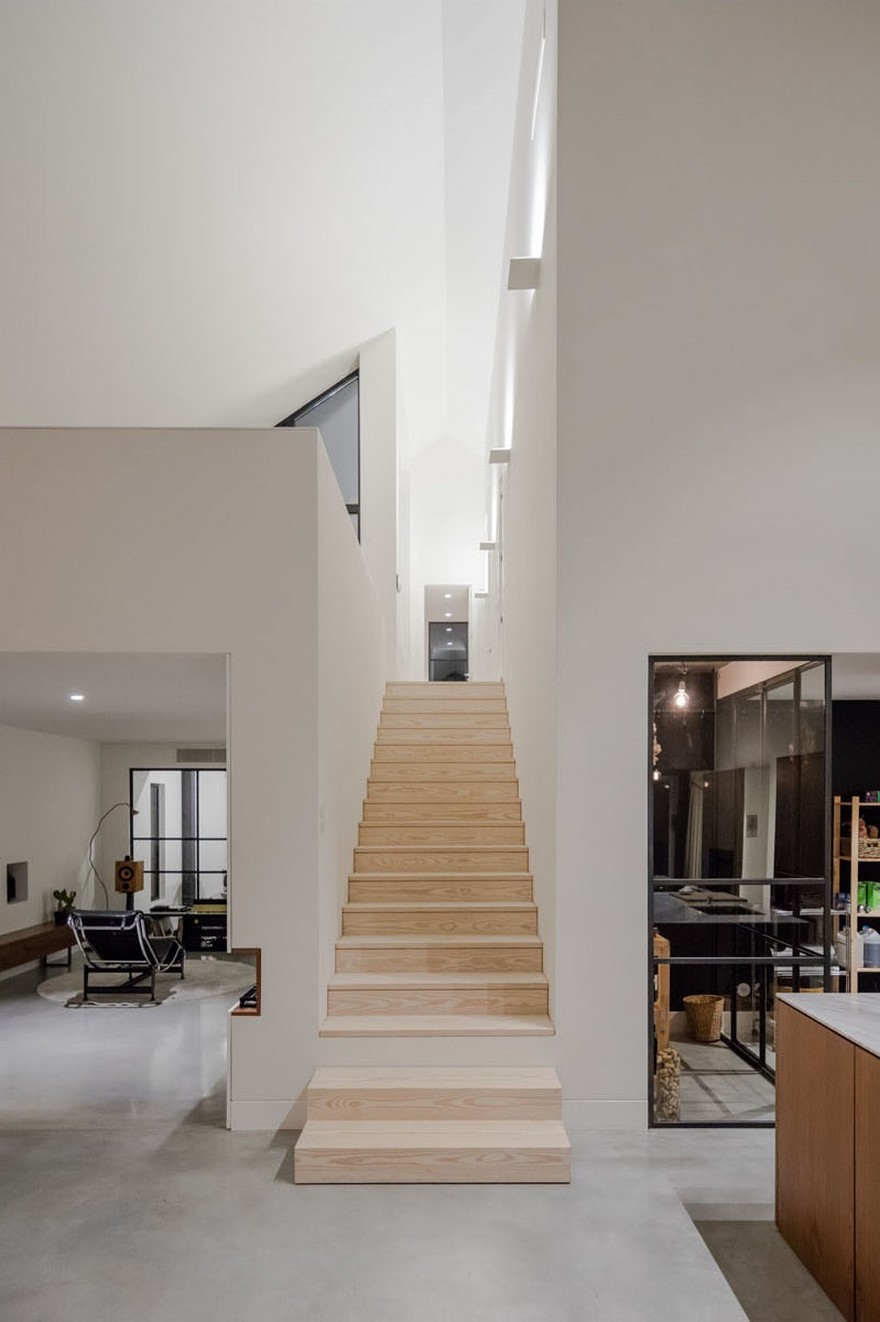 Beautiful Monolithic Home Built of Prefabricated Black Concrete Panels-19