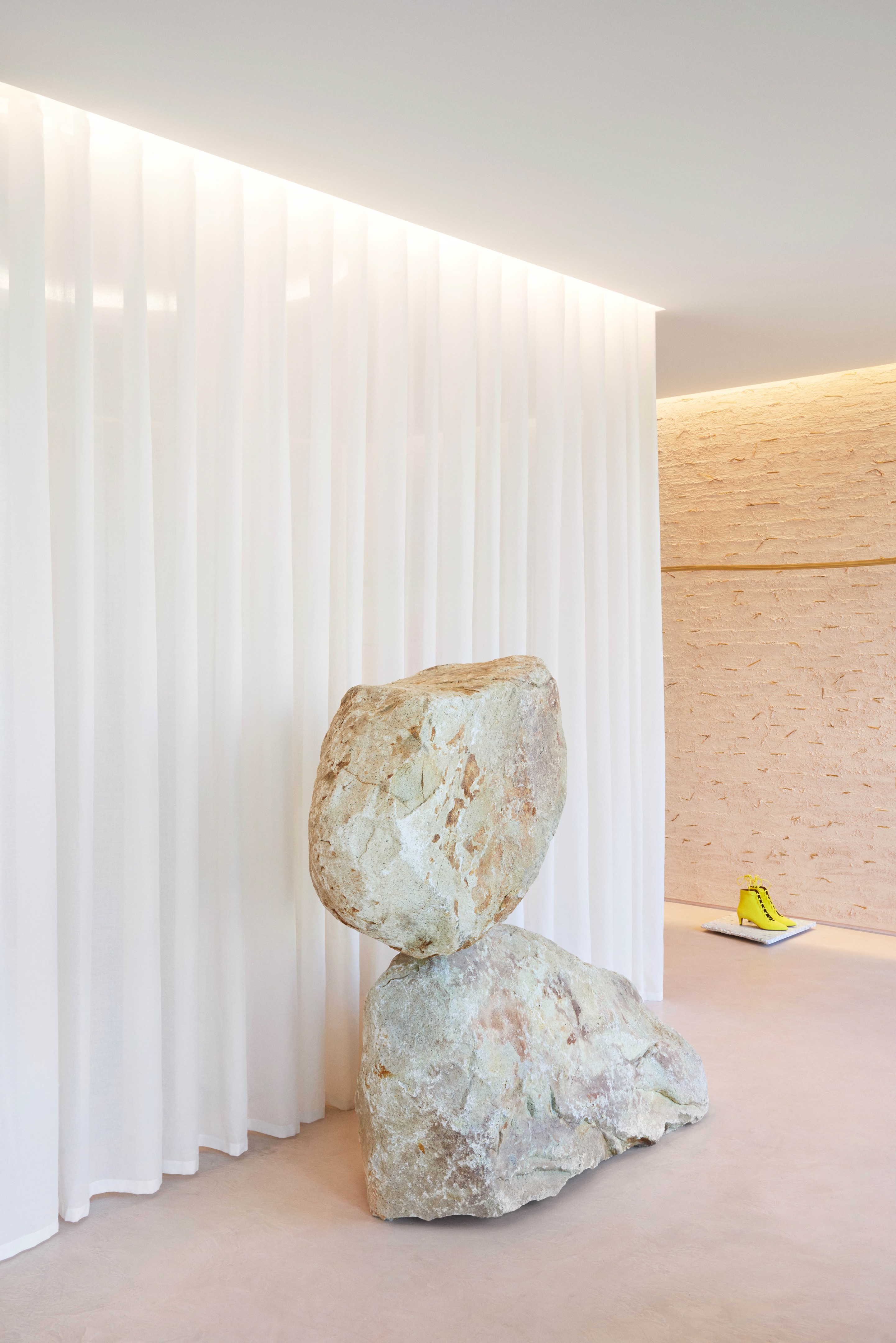 洛杉矶复古建筑中的时尚服装店设计丨美国洛杉矶丨Robert Vattilana-9