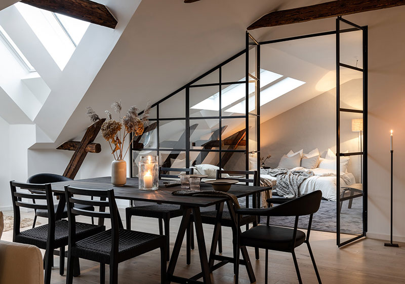 瑞典时尚阁楼公寓 | 玻璃隔墙与木梁的完美结合-10