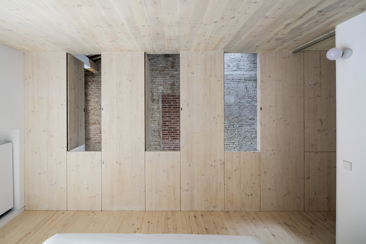 Reform of a House Between Walls-12