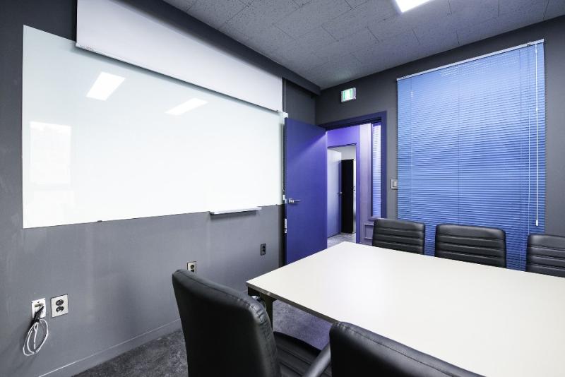 简约办公空间，照明设计提升氛围-17