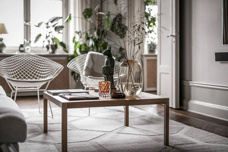 北欧风格公寓的黑色天花板设计-5