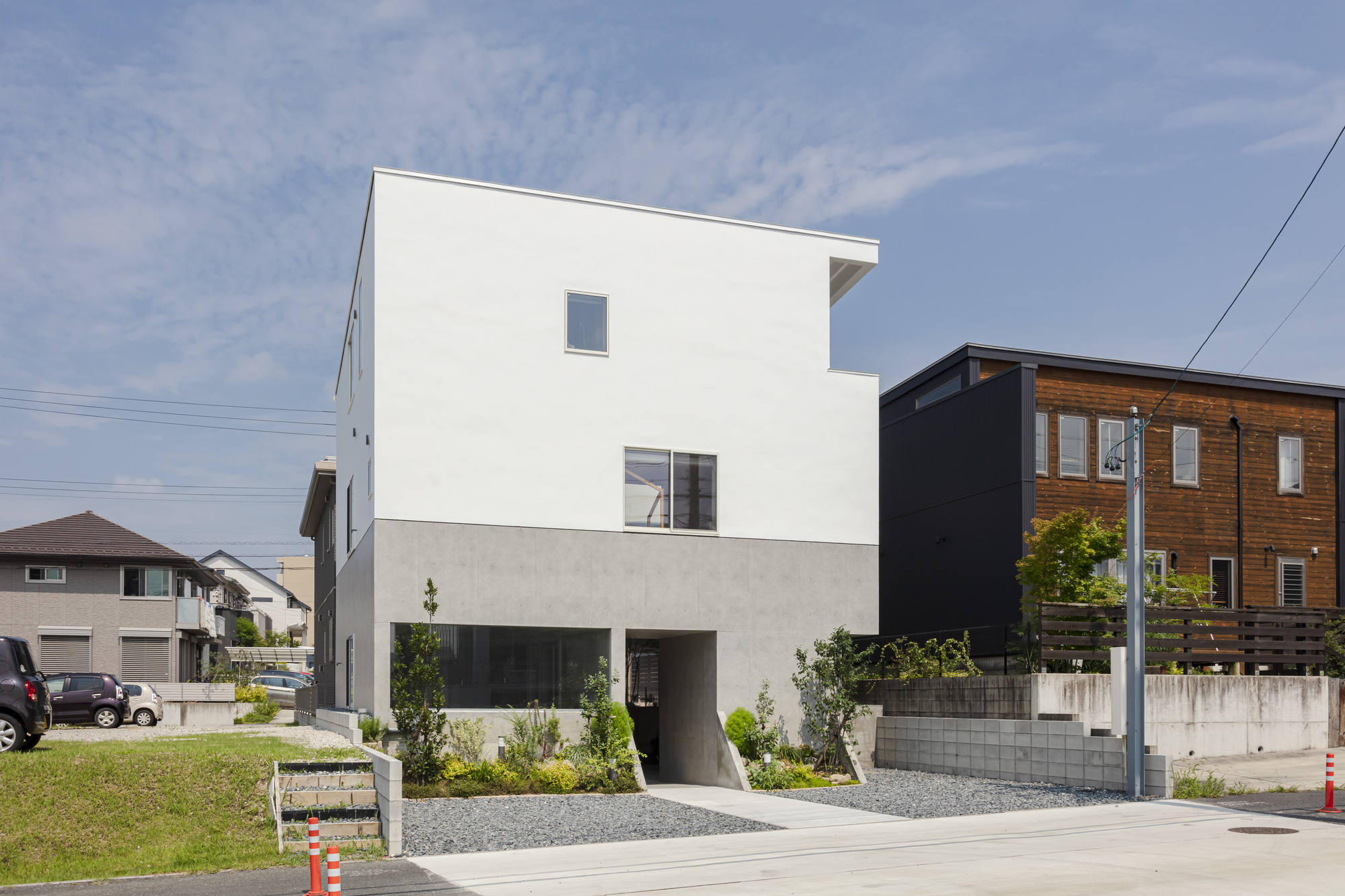 House with Hooked Multi Level Crossing / ihrmk-10