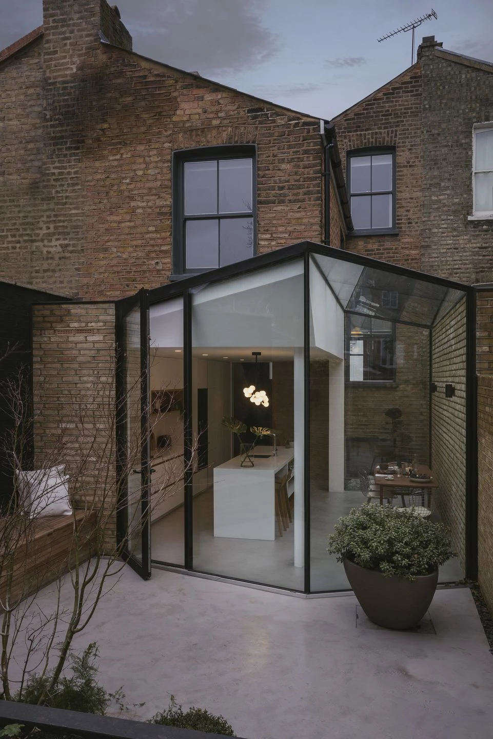 伦敦 Ellesmere 路私人住宅 | 创新结构玻璃设计-8