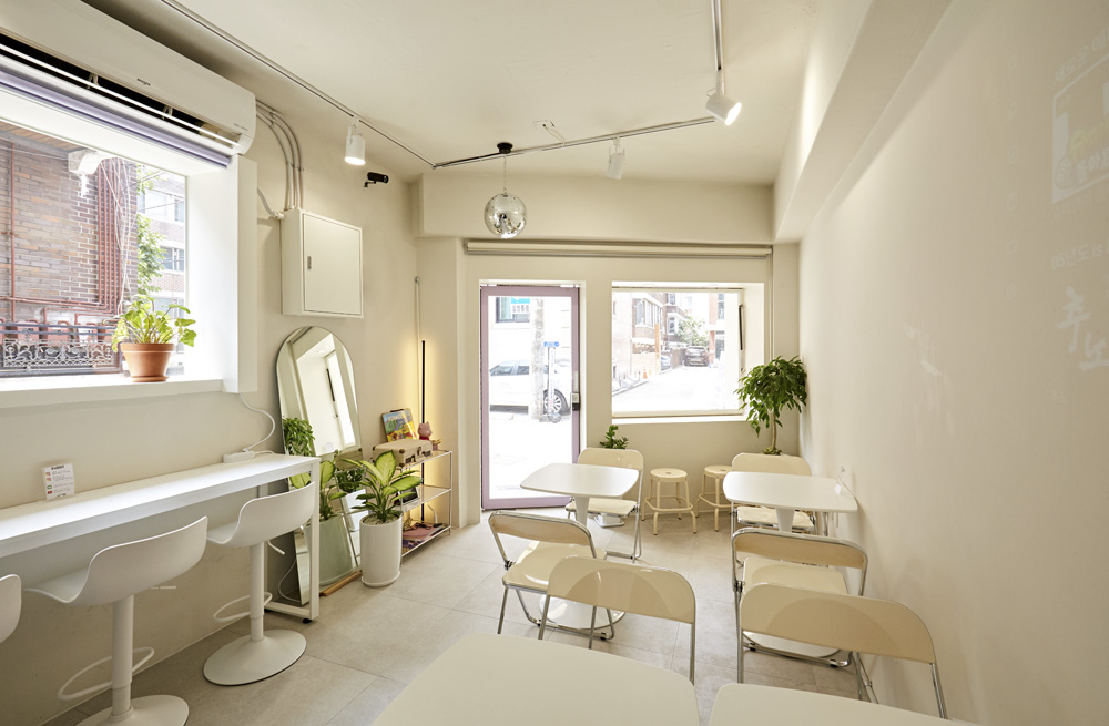 简约白色咖啡厅 | 8 平米的小空间，大设计-9