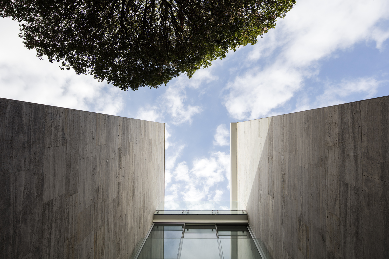 森林中的和谐四重奏·贝鲁特郊区绿色住宅设计-39