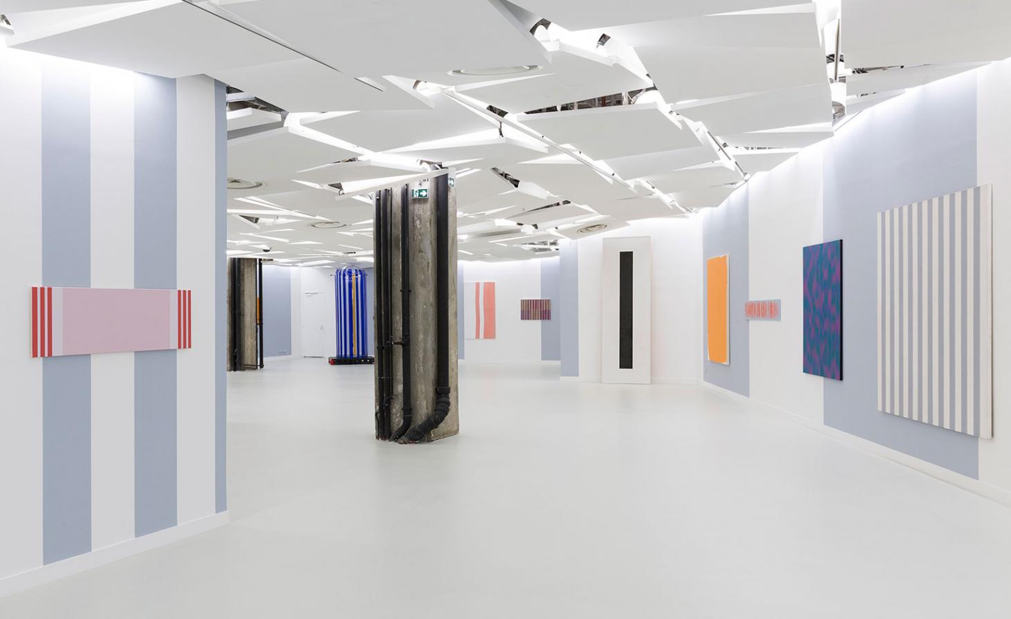 巴黎“垂直线”展览,室内设计展现瑞士抽象艺术-1