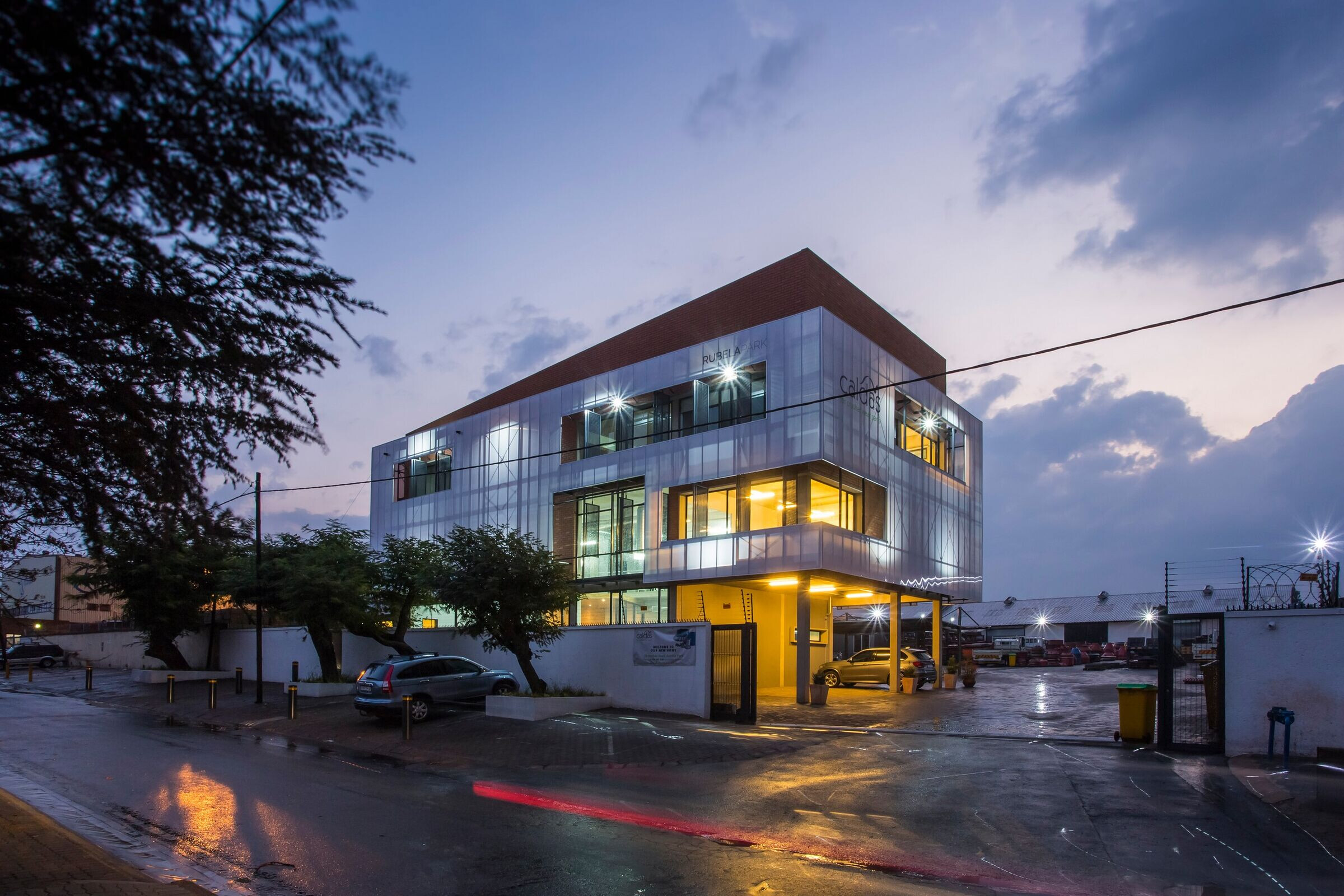 南非 Rubela Park Offices | 工业风绿建筑的典范-42