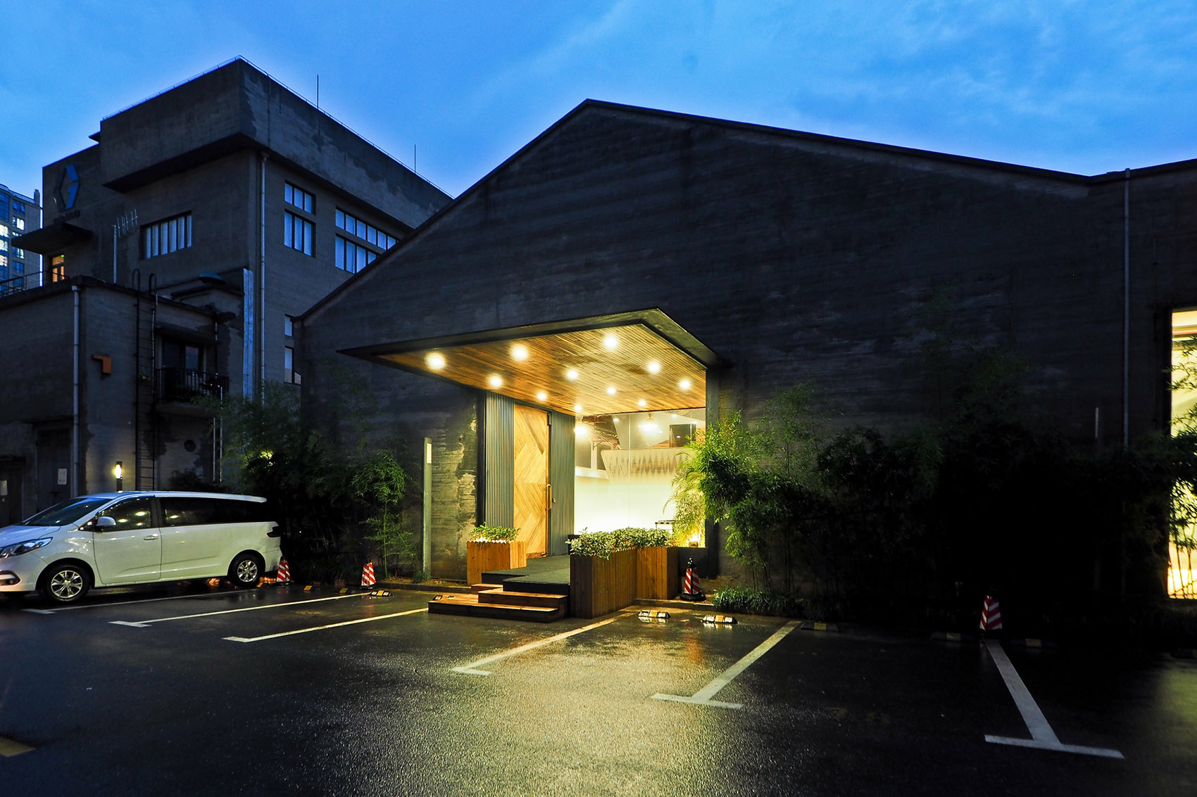 一艘悬浮的“战舰” & 幸福码头8号楼空间改造项目，上海 / 杜兹设计-54