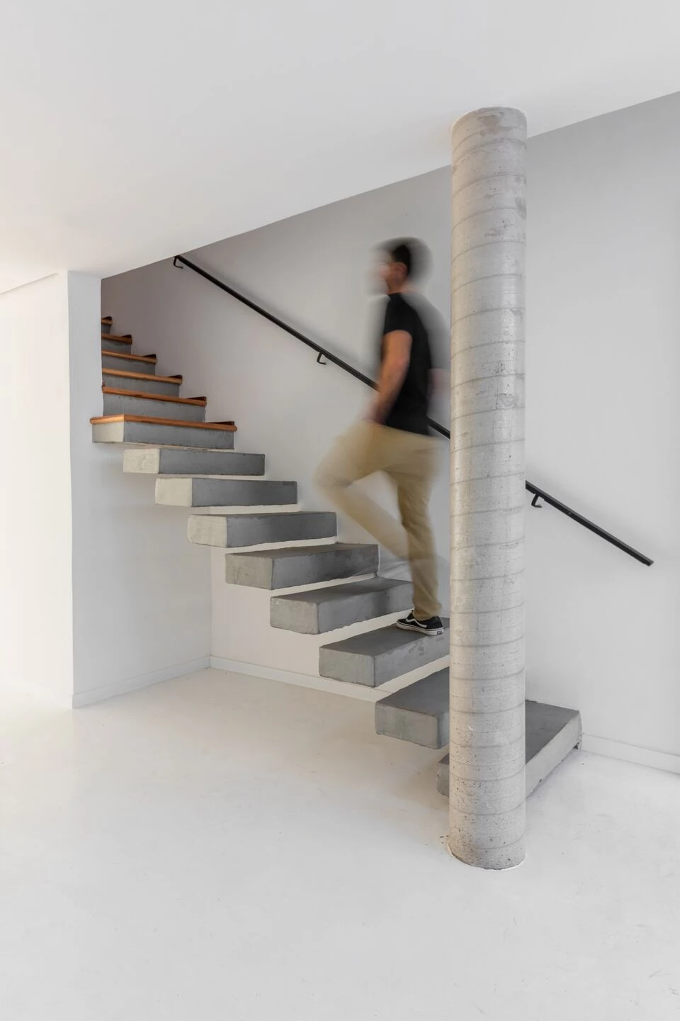 巴西 Vila Leopoldina House | 简约灵动的三层私人住宅-18