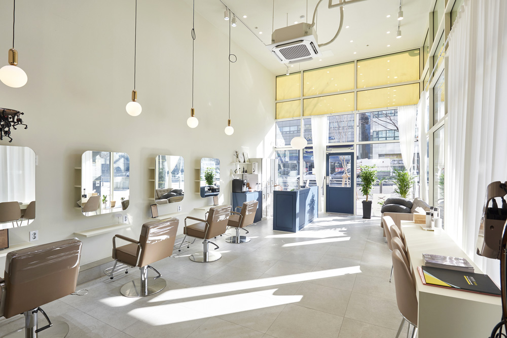 明亮舒适的 17 平米美容室，极简设计的典范-7