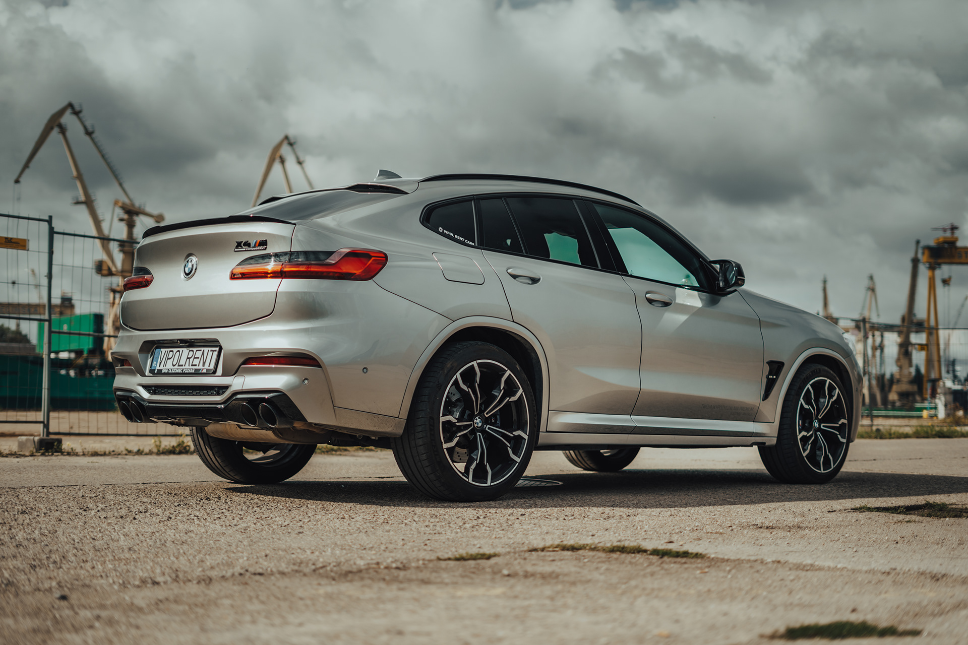 BMW X4 M Competition 汽车租赁丨Vipol Rent Cars-5