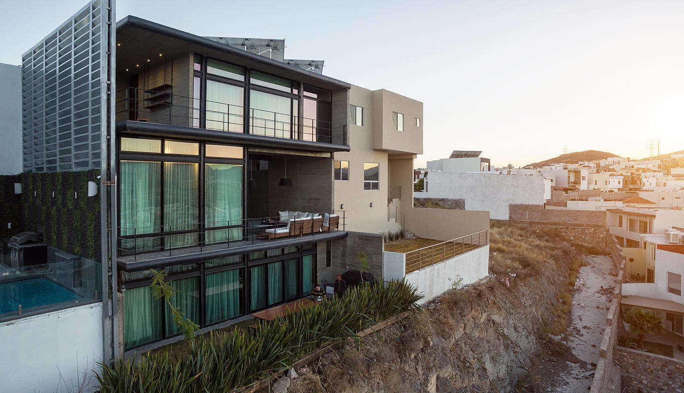 墨西哥混凝土住宅 | 现代轻工业风与木材的完美结合-3