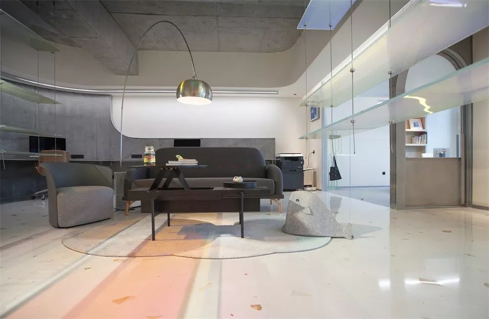 卧野空间设计事务所办公室——自由交流的弧形空间-59