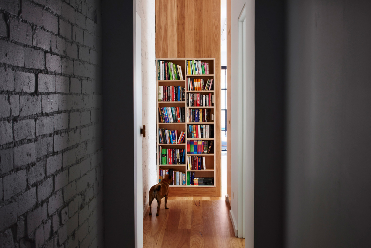 Новый дом с традиционным фасадом на участке шириной 5 метров-44