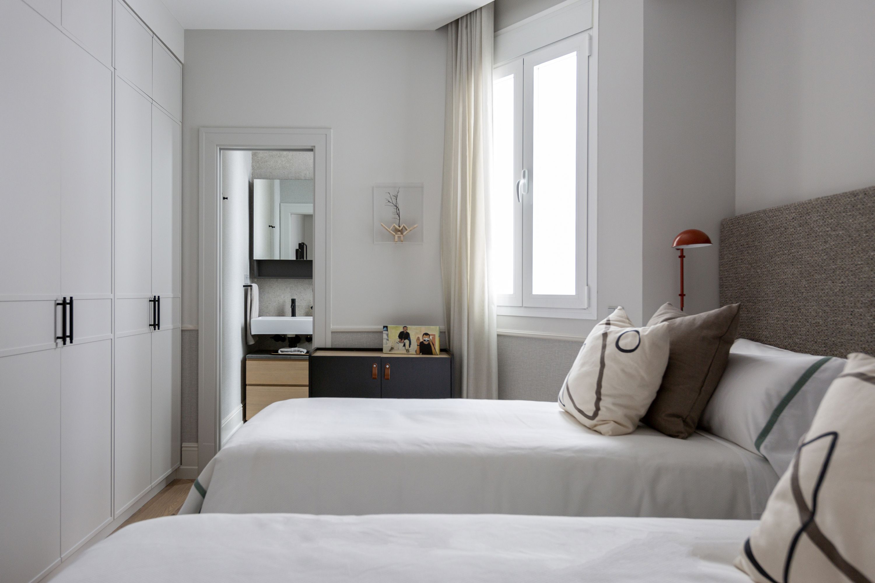 马德里 Salamanca 区 140 平米优雅公寓,中性色调与木质元素的完美融合-30