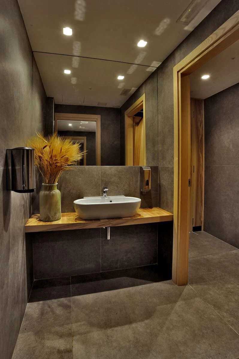 意大利热面包店的动感空间设计丨意大利的里雅斯特-34