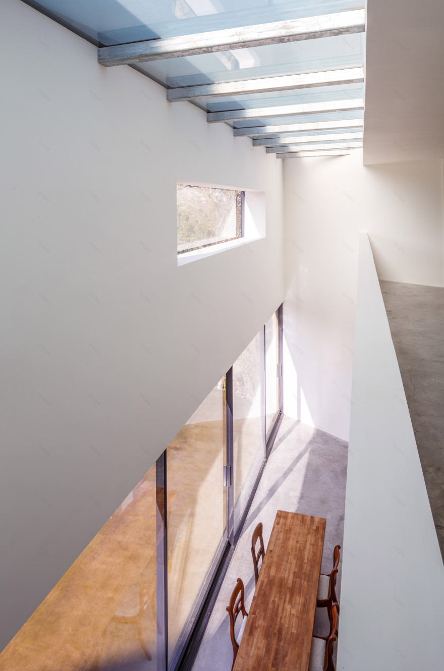 Guard Tillman Pollock slots modernist-styled Holm House behind Highgate home-18