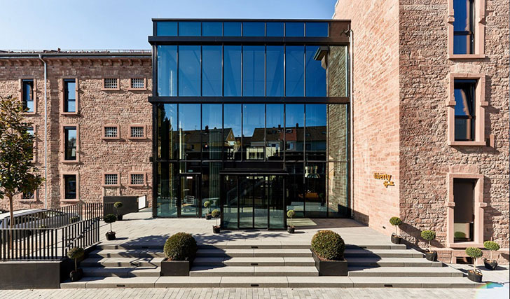 德国前监狱变身工业风酒店-2