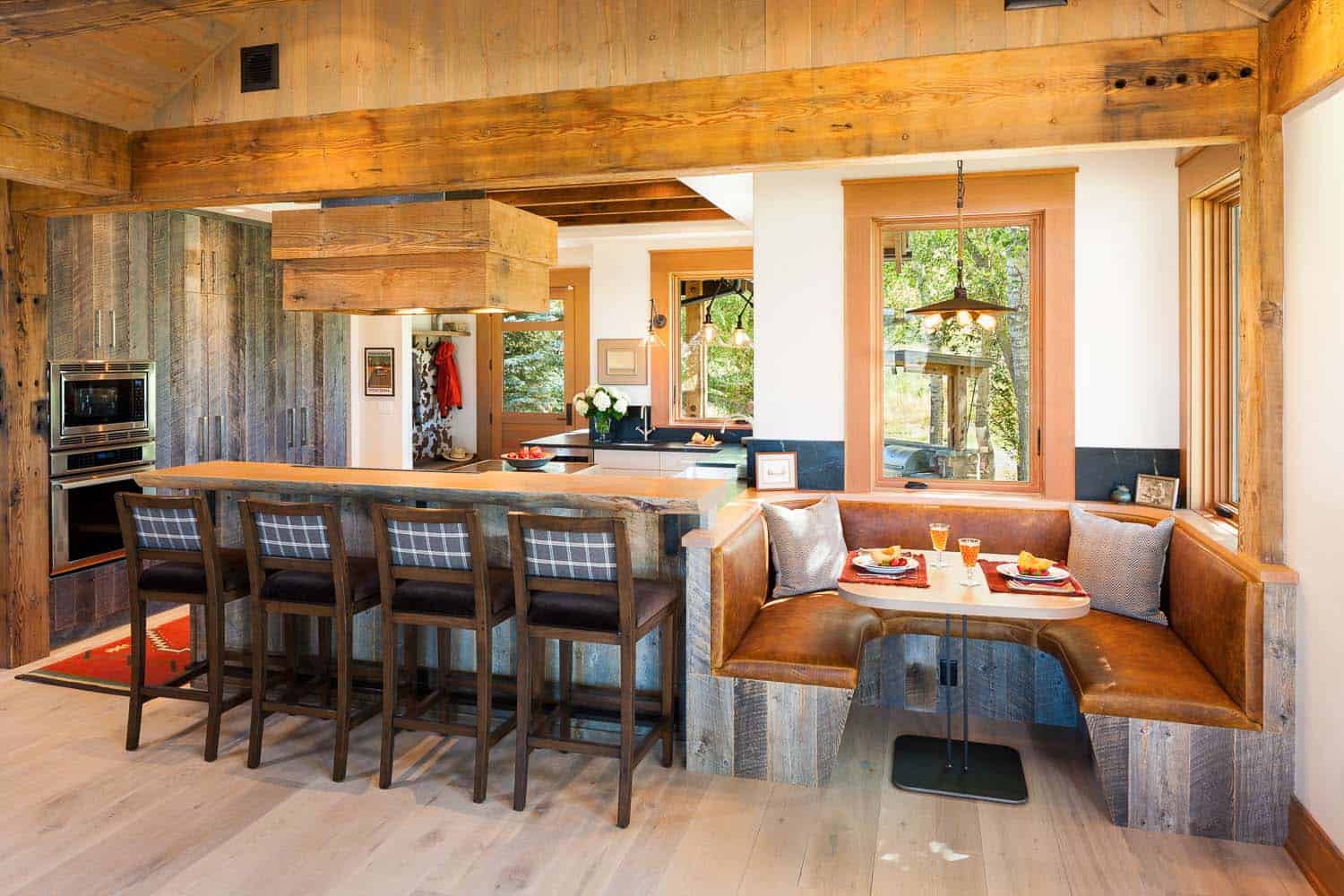 Breathtaking Montana mountain retreat in harmony with the environment-10