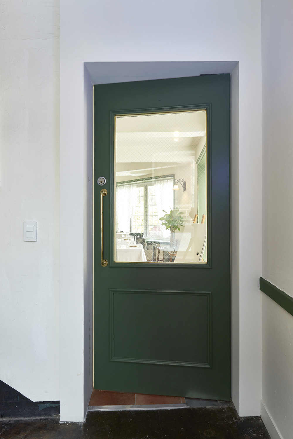 简约时尚的 20 平米餐厅设计-16