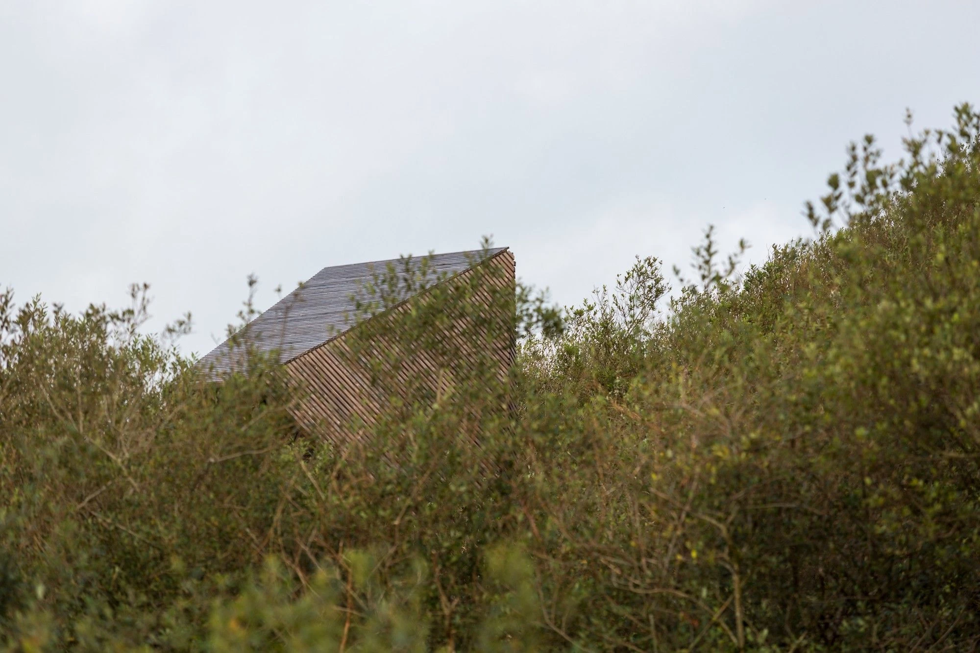 英国新设计打造 cornwall 地区废弃石矿独特隐秘度假屋-18