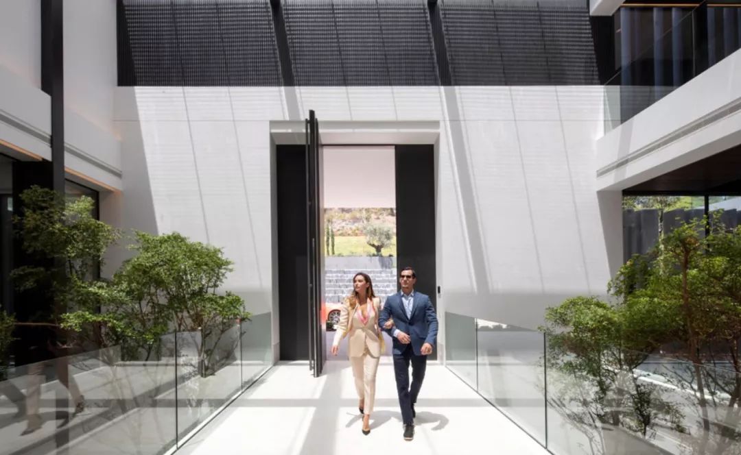 西班牙马尔韦利亚 3100㎡奢华别墅设计,现代优雅的豪宅典范-17