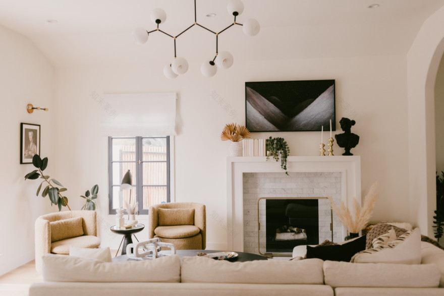 年轻企业家 Jaclyn Johnson 的洛杉矶现代西班牙风格住宅-2