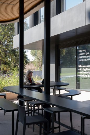 K区庭院改造为开放式工作休闲空间项目丨贝尔格莱德丨FOUR+,Main Architects-18