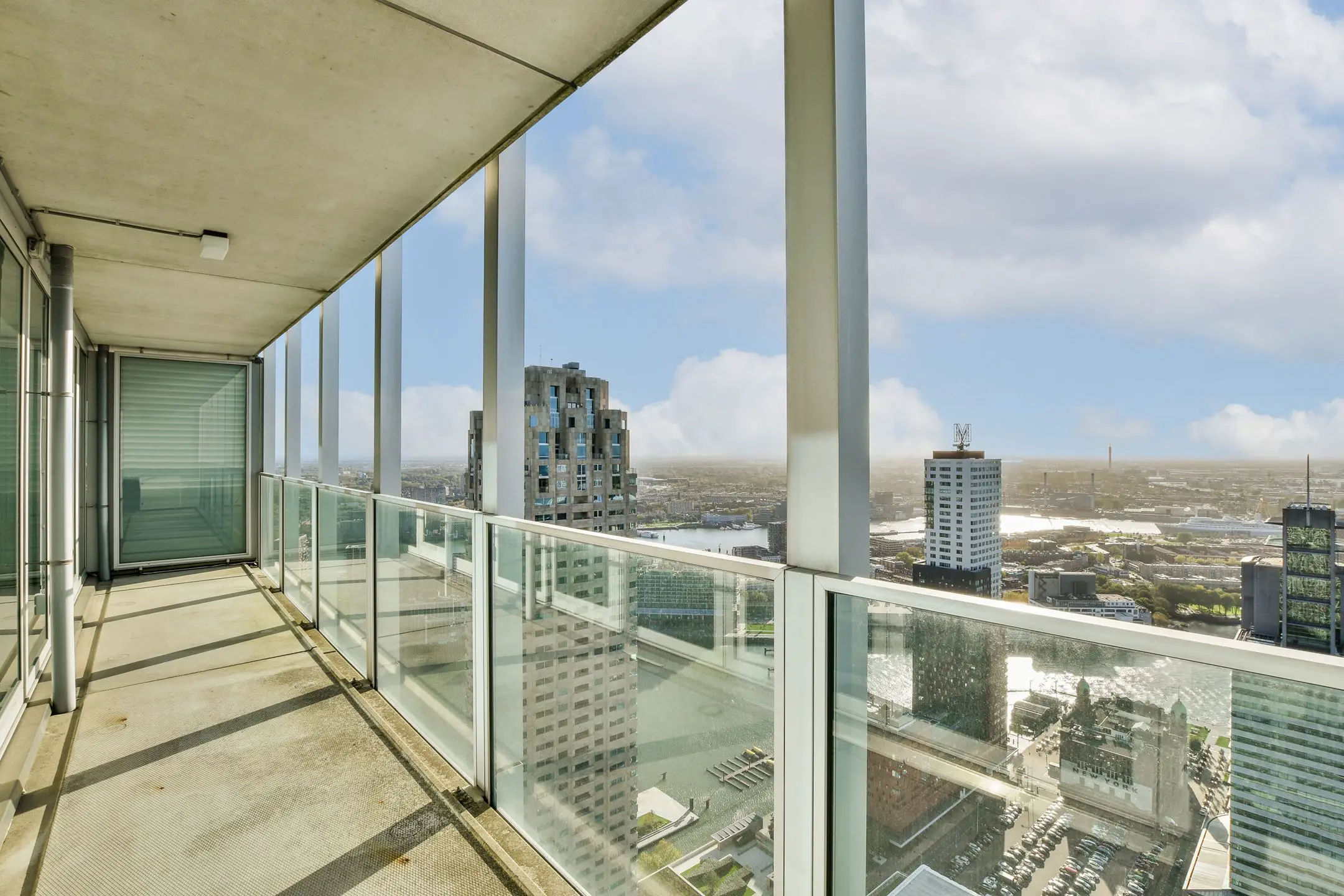 荷兰旋转大厦 | 超现代顶层公寓的惊艳设计-16