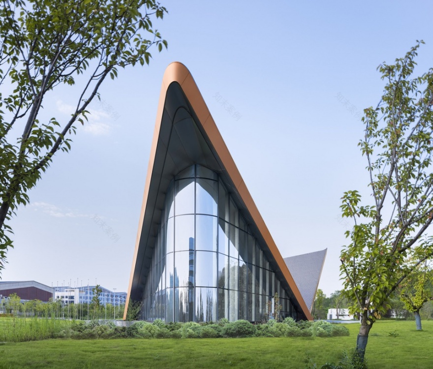 阆中赛城游客中心 | 山水间的现代飞翼-41