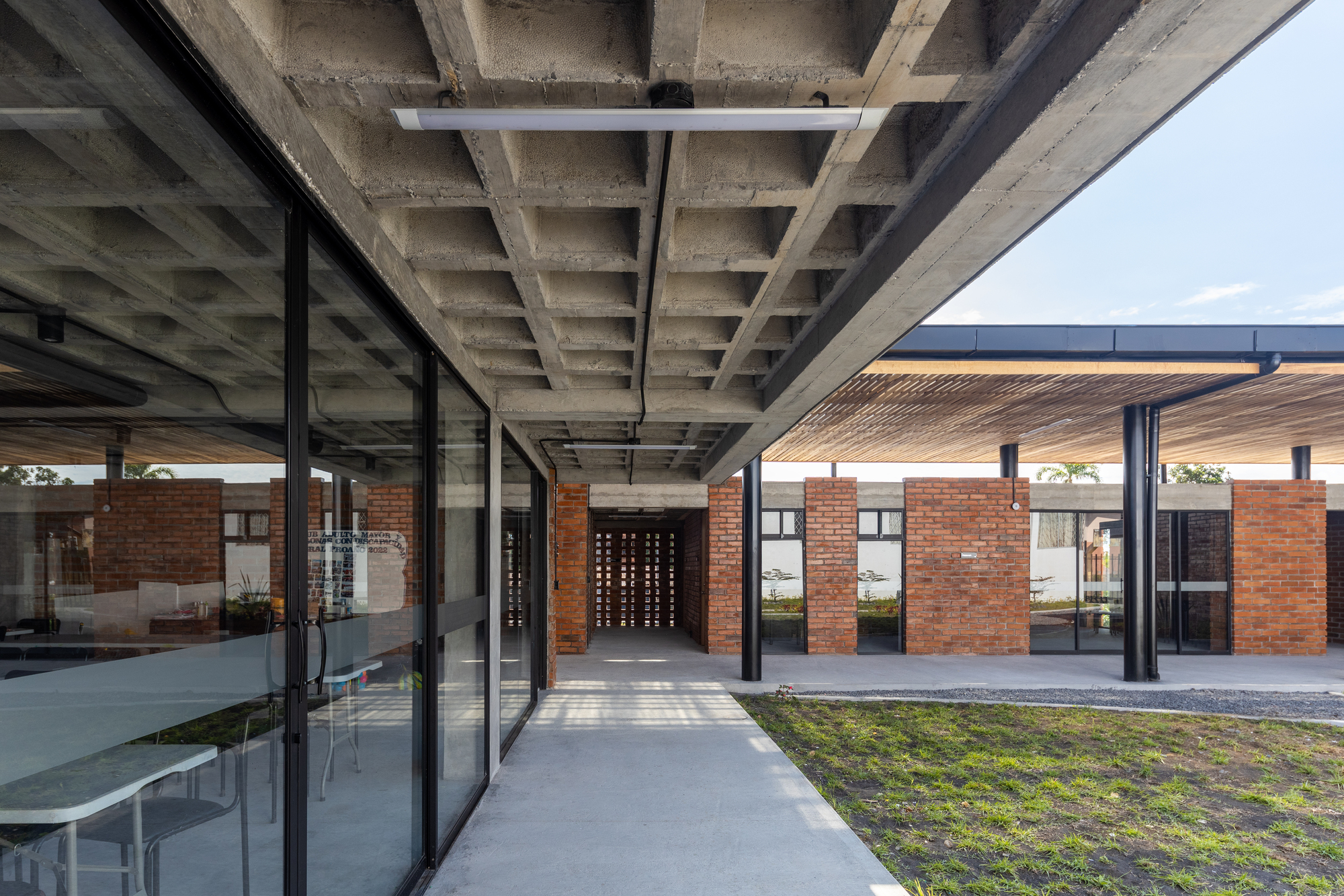 新日老年人中心丨厄瓜多尔丨Side FX Arquitectura-22
