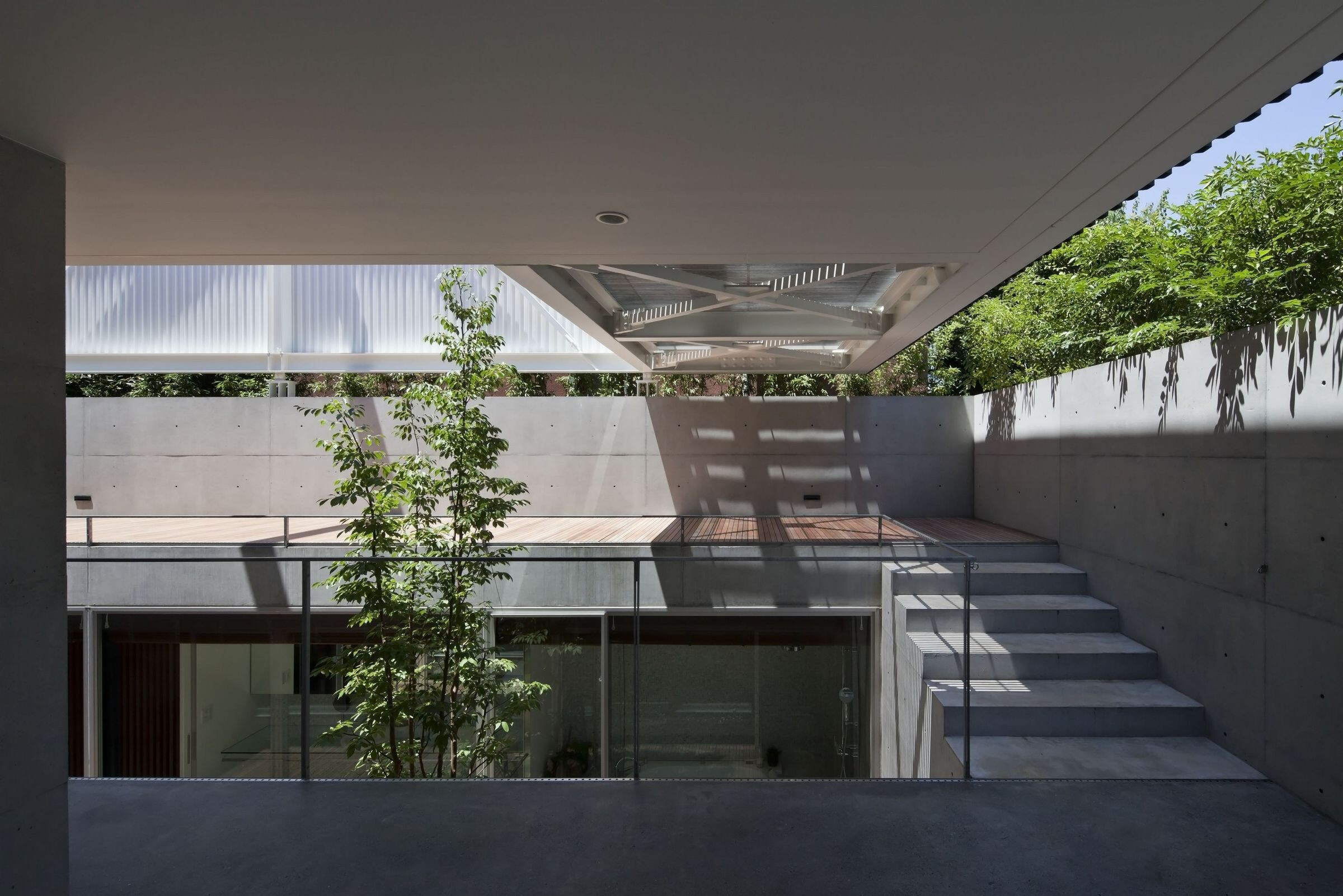 东京私密寓所的庭院光影之美-19