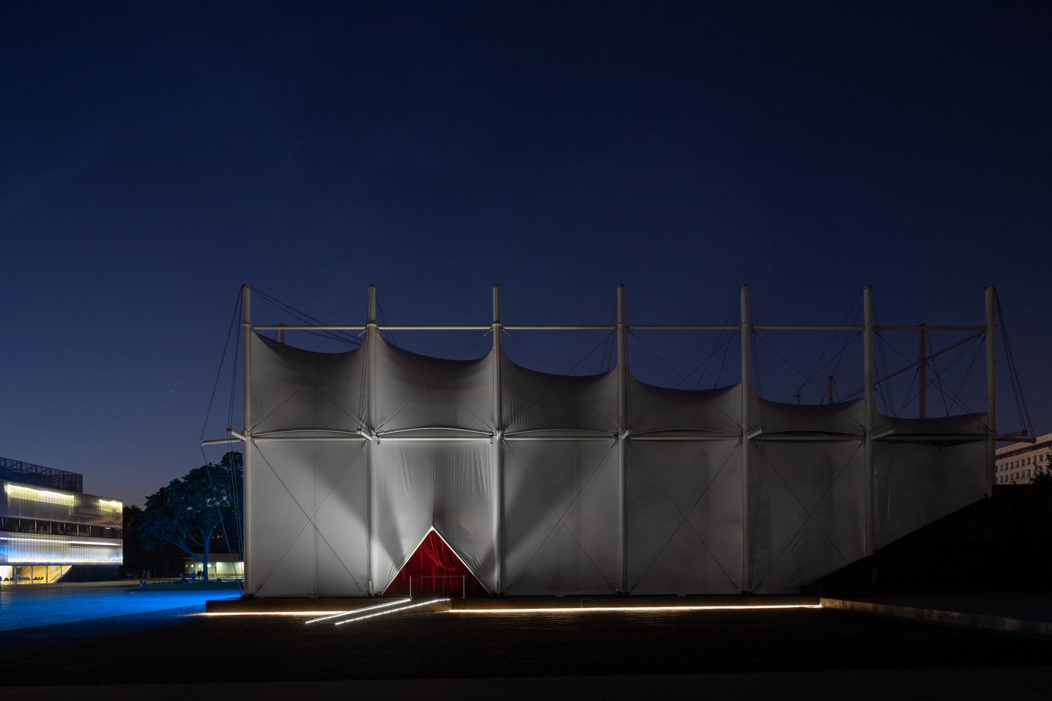 莫斯科临时影院“车库屏幕”-37