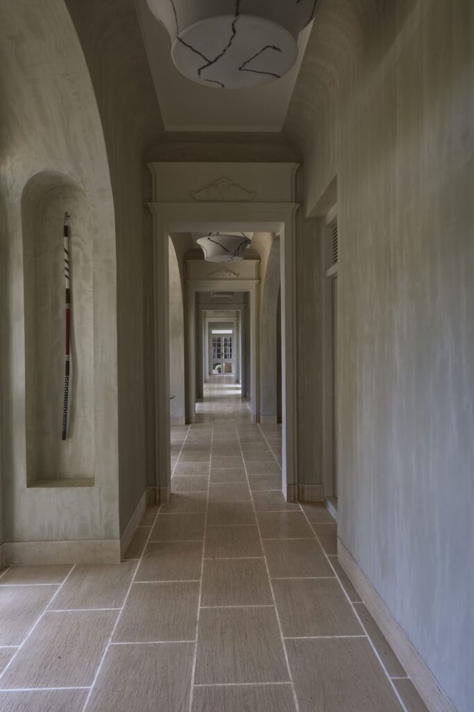 鸡蛋花庄园

注：Frangipani常见指鸡蛋花 ，Estate有庄园、地产等意思，结合语境这里翻译为鸡蛋花庄园较为合适 丨FADD Studio-15