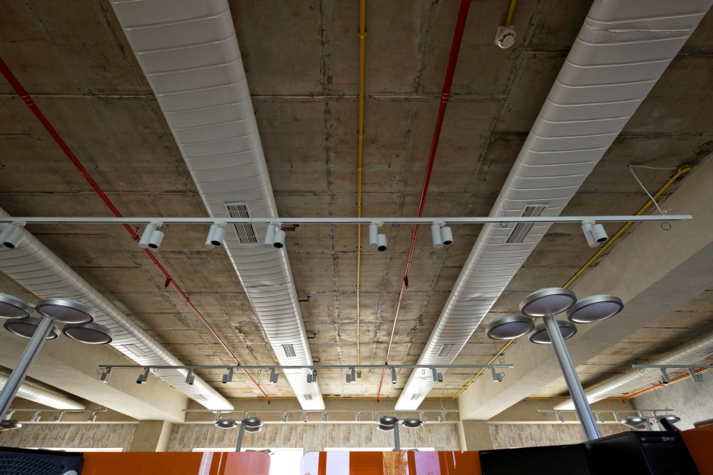 由于不清楚这个特定词汇 Alufit 所指的具体场景和专业领域，难以给出准确翻译这里暂时提供错误提示，它可能是一个商标名、产品名等，需要更多背景信息才能唯一准确地进行翻译 丨印度班加罗尔丨FADD Studio-13