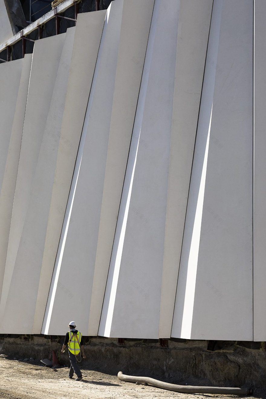 西班牙旧工厂翻新,韵律几何新风貌-38