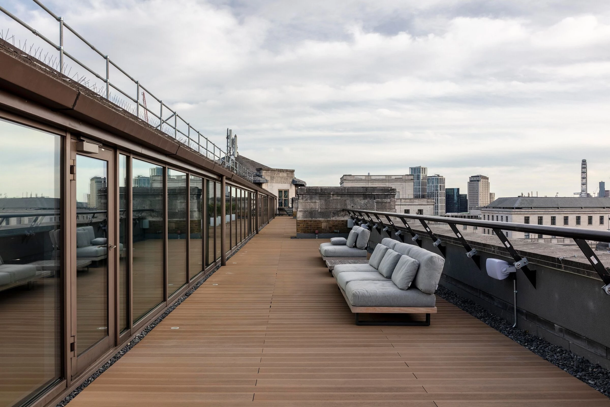 伦敦高档办公空间的紫色梦幻设计丨英国伦敦丨BW-14