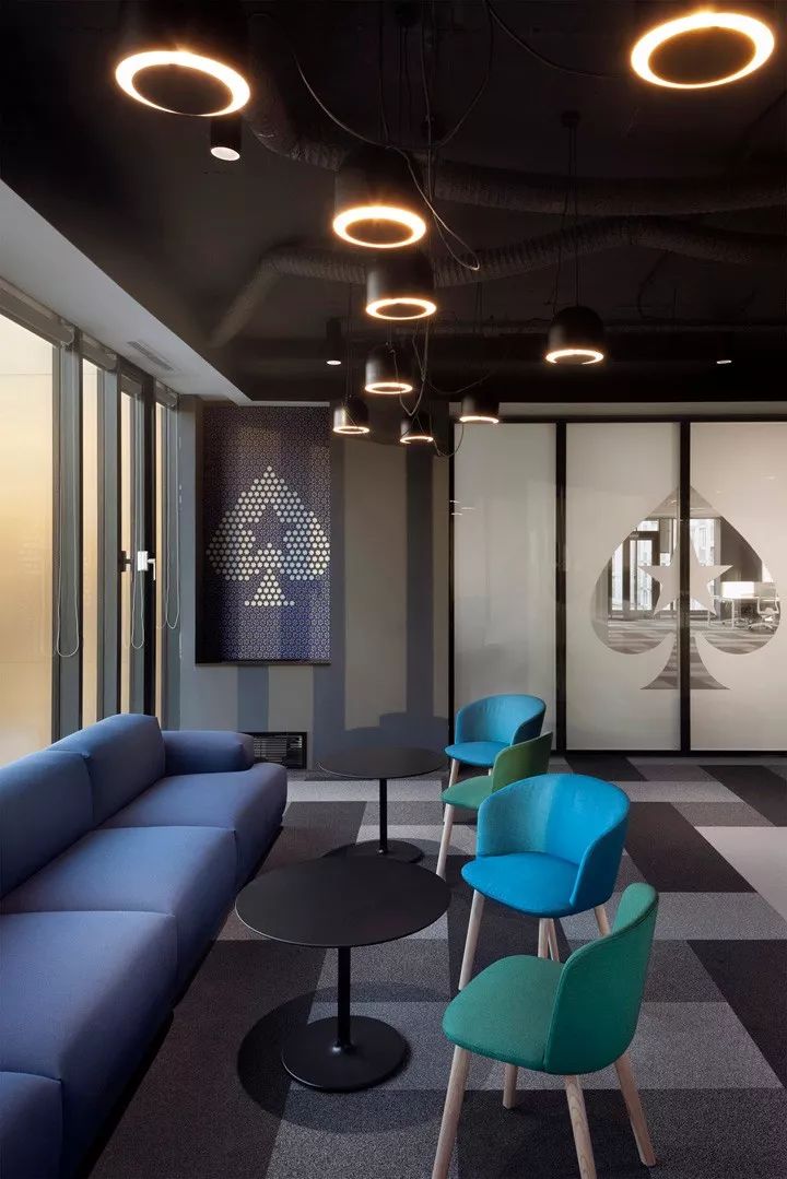 Stars Group 索非亚办公室 | 暗黑主题下的多元化空间设计-8