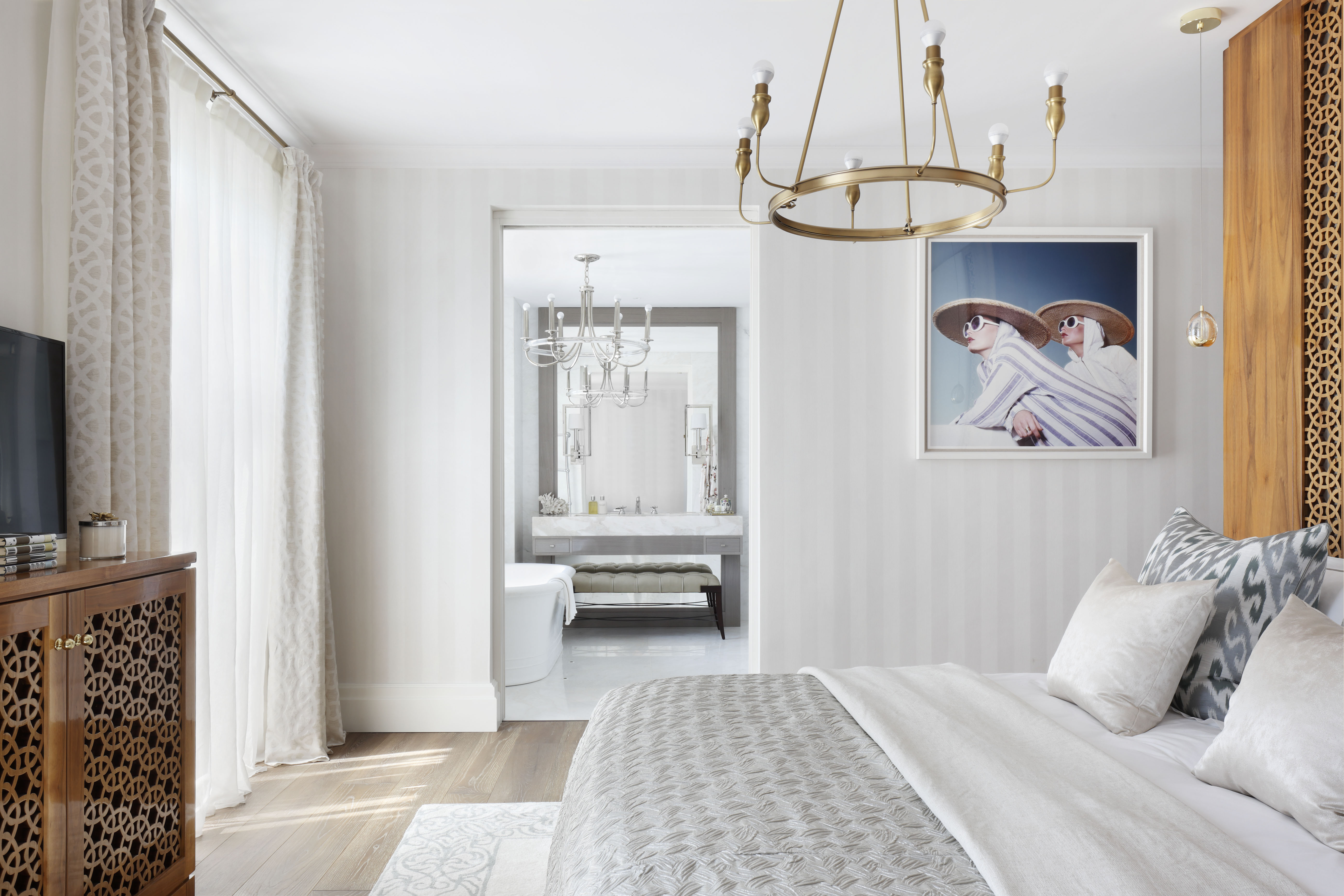 湖景别墅；湖畔小屋（在无更多上下文时，结合常见表达这么确定，湖景别墅相对更常用湖景住宅的概念，湖畔小屋更偏向位于湖边的小房子意思，下面统一按湖景别墅输出译文  ）
湖景别墅丨意大利丨Oliver Burns Studio-20