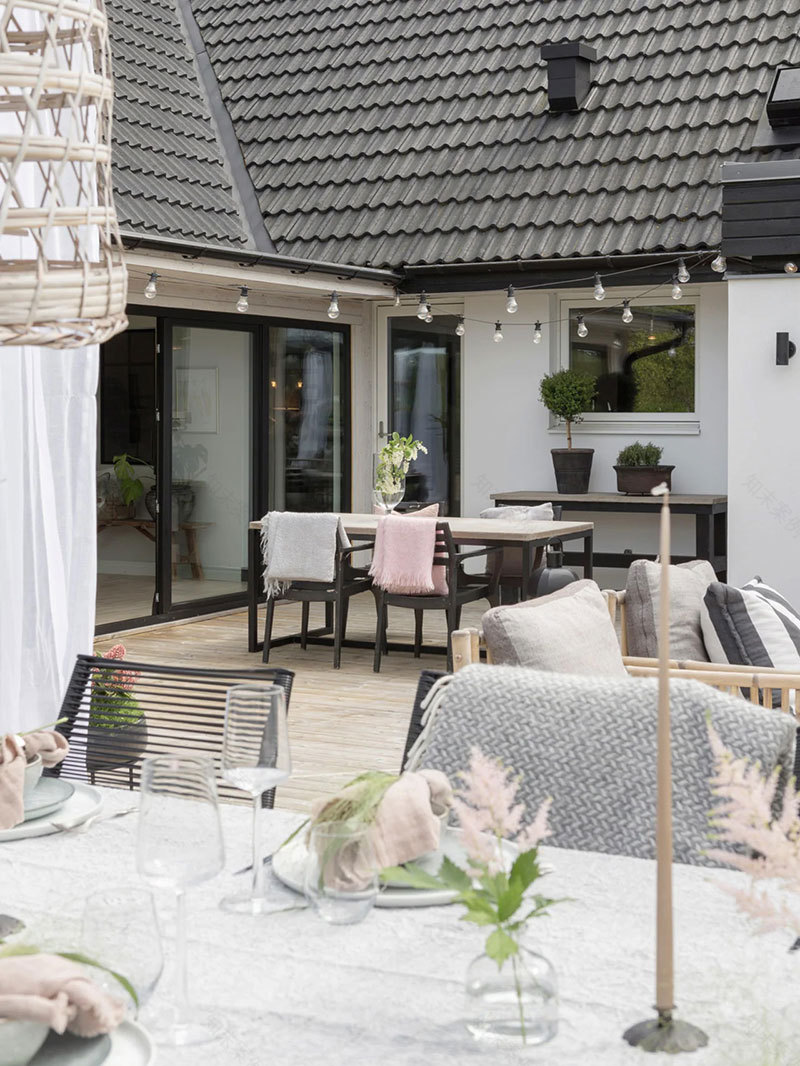 瑞典乡村风情与现代设计完美结合的老屋翻新-2