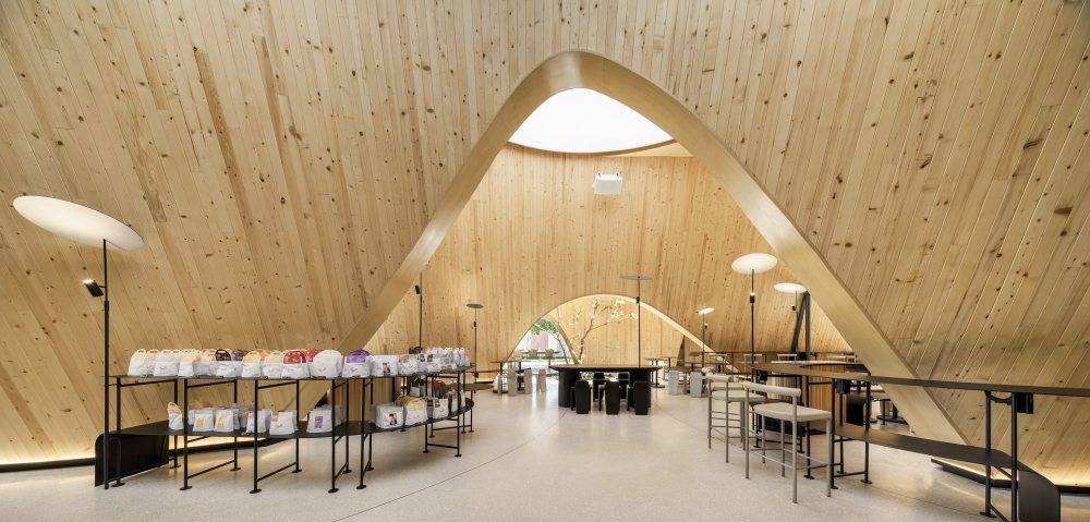 在建筑中生长的树汲取日式文化启发的独栋咖啡厅设计（Harudot）丨泰国春武里丨戈者设计-13