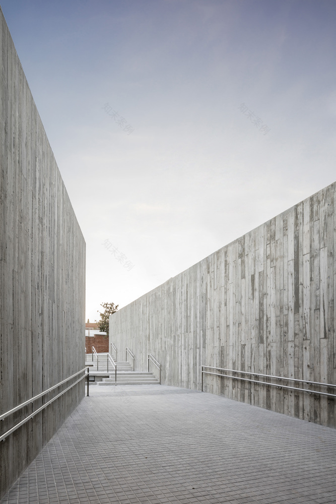 古堡水塔重生,历史与现代交融的公共空间-22