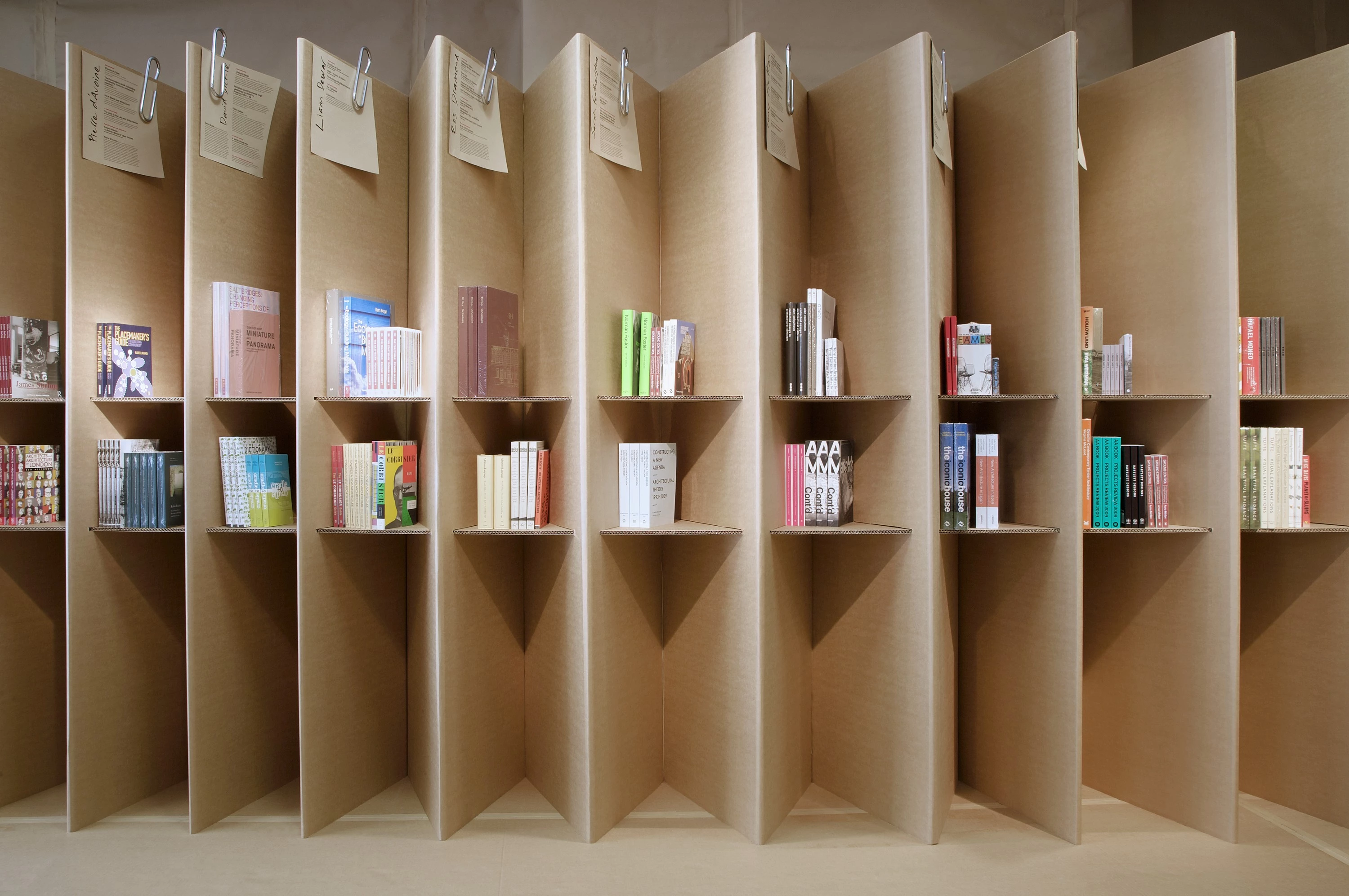 伦敦临时折叠书店-19