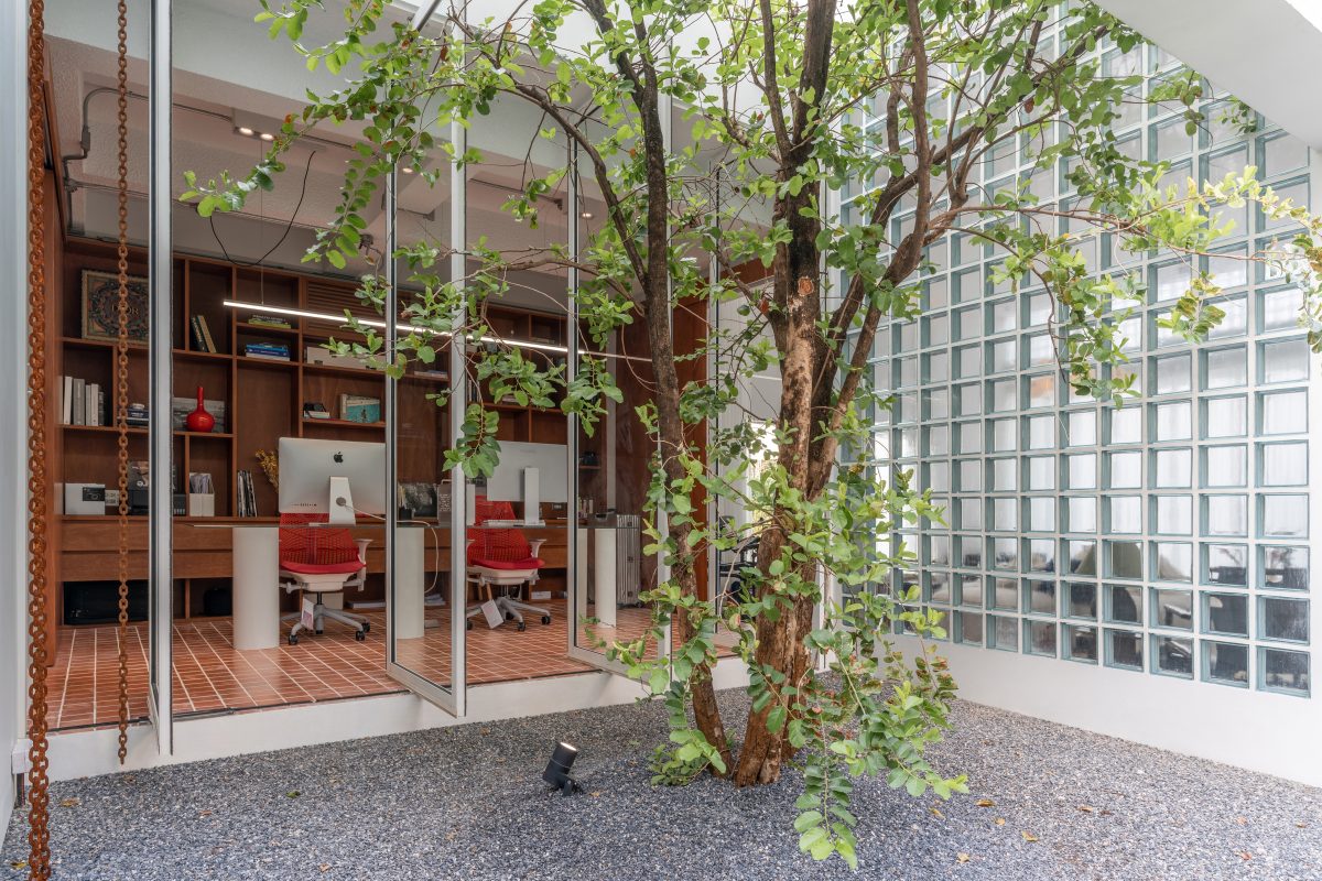 บ้านมินิมอล ของคู่รักนักออกแบบภายใต้กำแพงสีขาวสองผืน - room-7