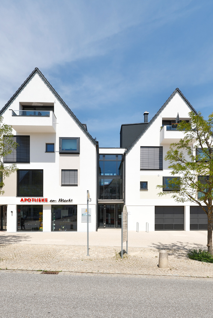  Wohnhaus und Gewerbe am Marktplatz Deckenpfronn - buerohauser-49